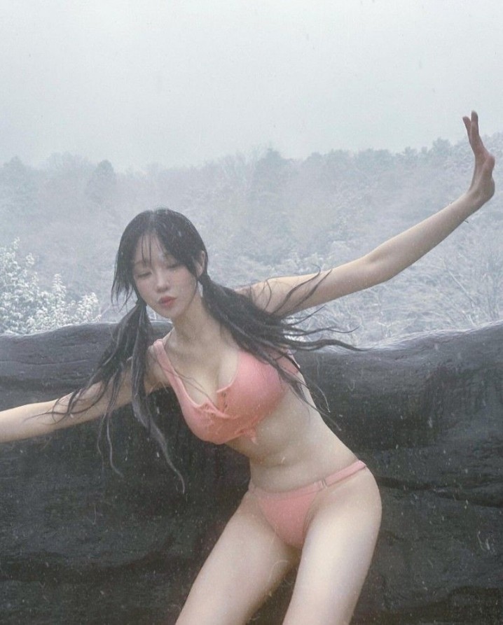 20241211010042-5f9b28c82734-한겨울한갱온천비키니1.jpeg