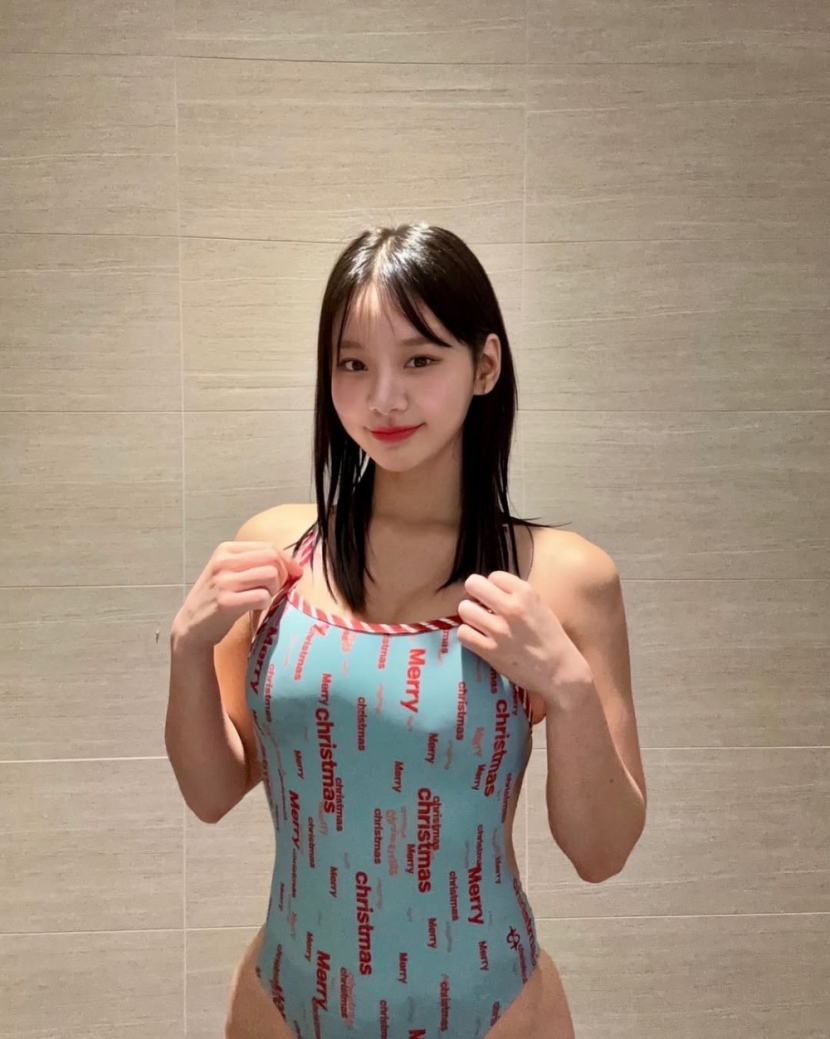20241217114829-048754d01dd7-맹승지수영복9.jpg