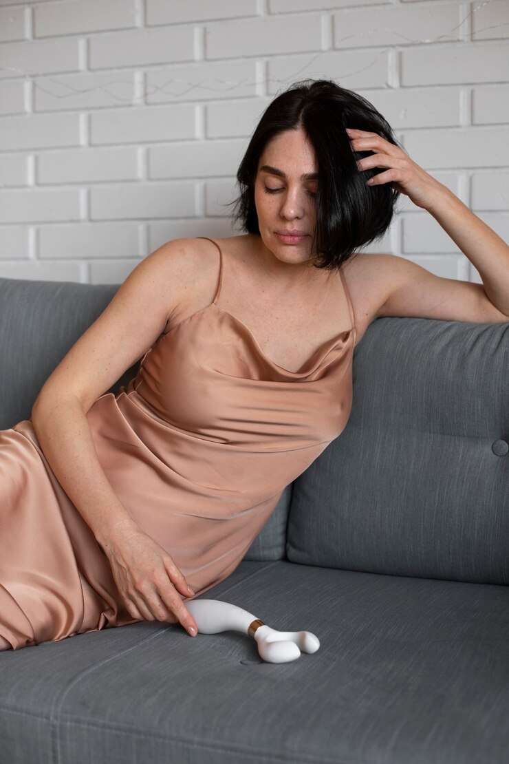 20250113235755-2cbd3d411968-medium-shot-woman-posing-with-vibrator_23-2150276202.jpg