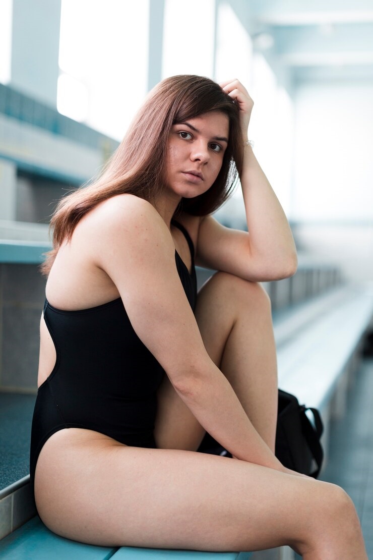 20250118235742-9877d8a61e1f-fit-female-swimmer-posing-indoors_23-2148393541.jpg