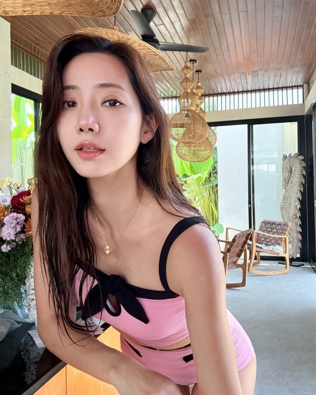 20250224011534-8d2108bd7277-정순주아나운서발리비키니3.jpg