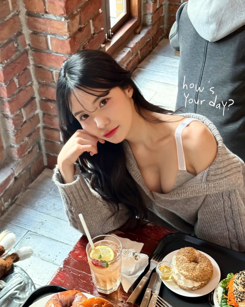 20250320010703-bdeadefdf7aa-이다혜치어리더여친룩1.jpg